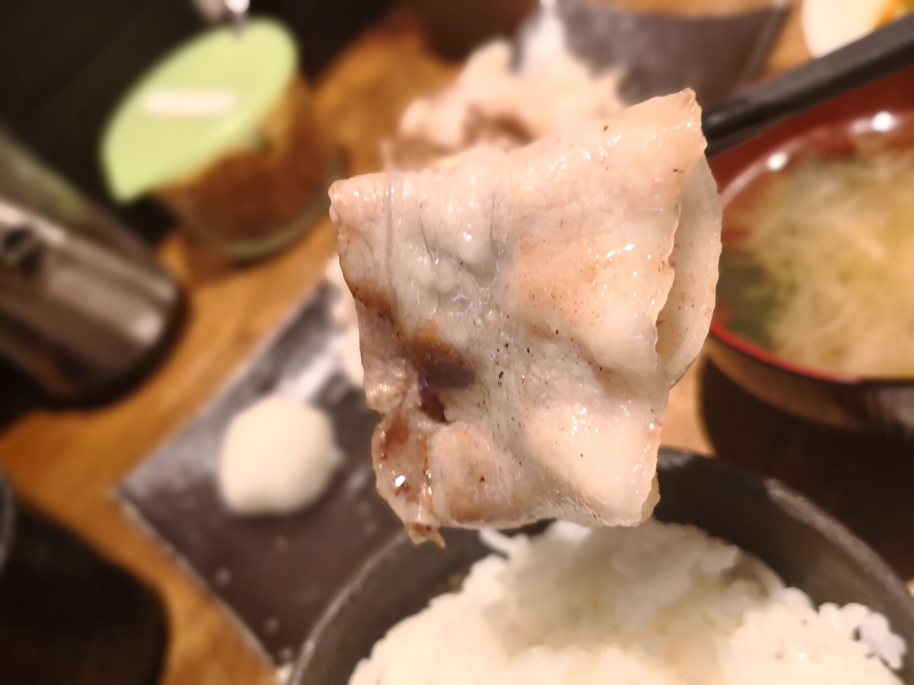 美味しい豚肉定食　山ぶた　大阪梅田