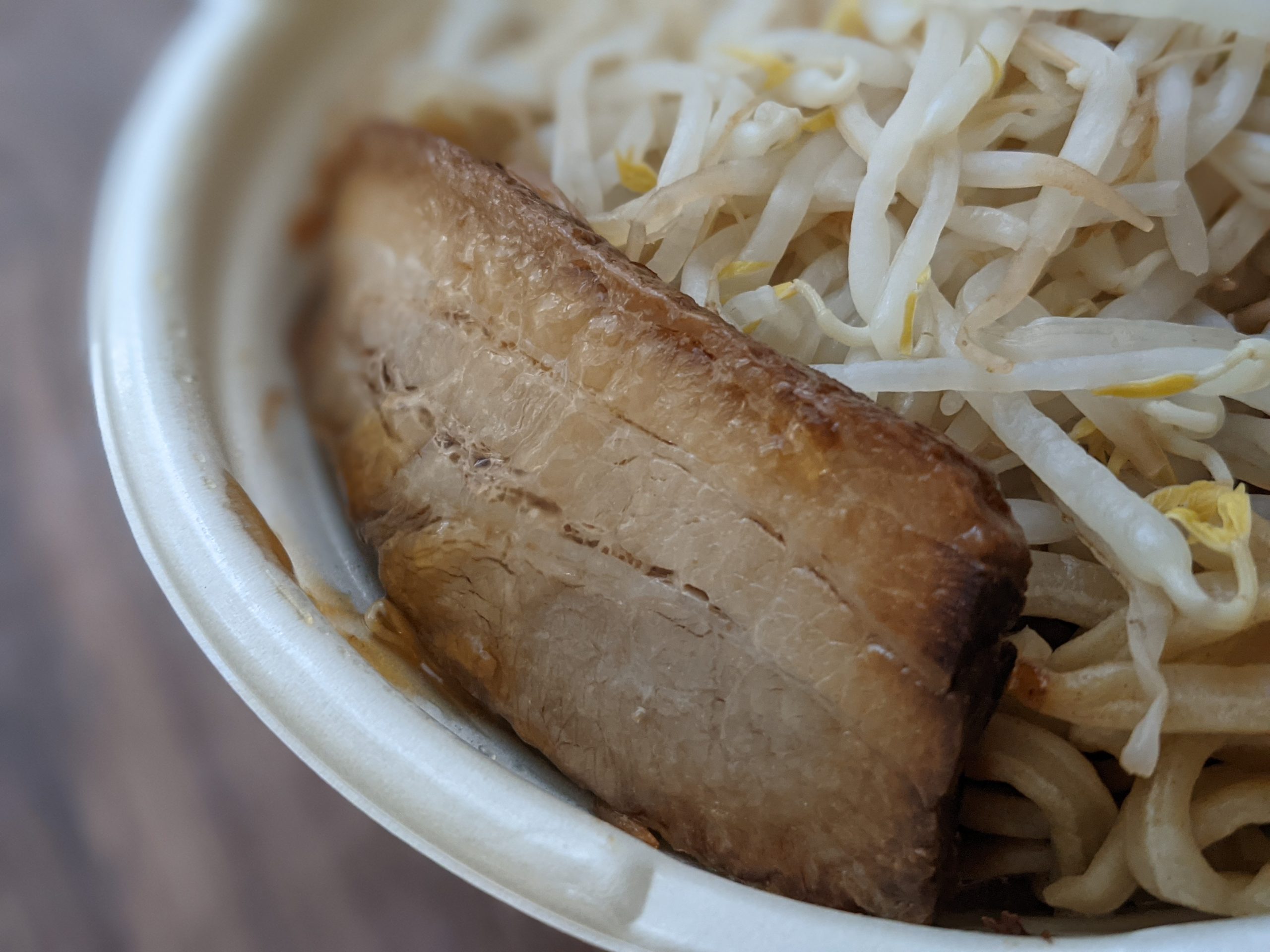 煮豚アップ　中華蕎麦とみ田監修　三代目豚ラーメン