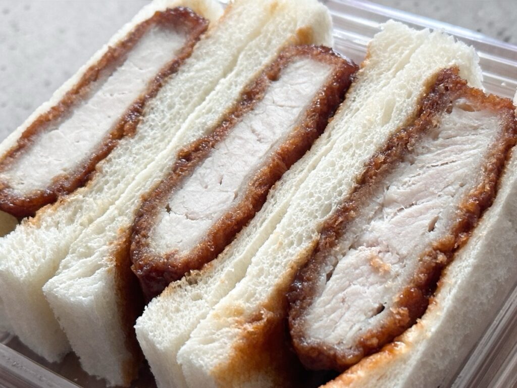 イオン　トップバリュ　こだわりのロースかつサンド